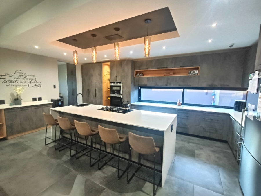6 Bedroom Property for Sale in Elim Western Cape